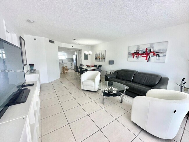 Foto del edificio - 17801 N Bay Rd