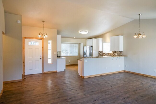 Foto del edificio - Three Bedroom Home in Hayden