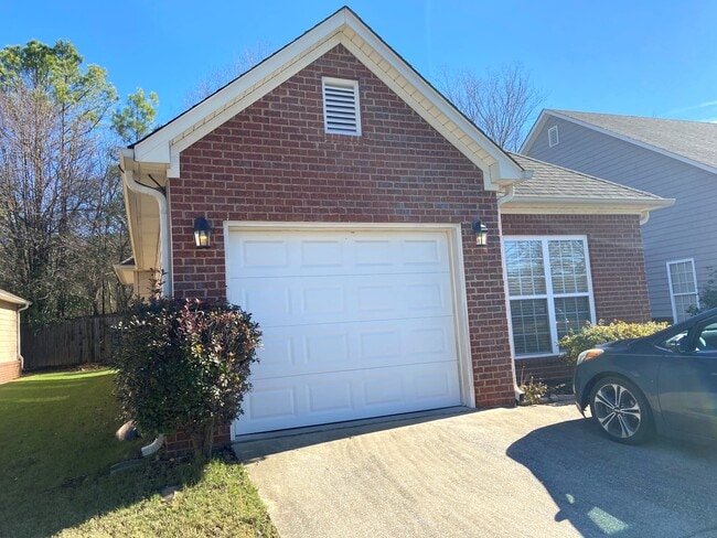 Building Photo - 422 Holland Lakes Dr N