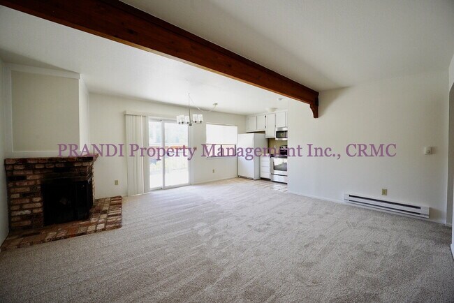 Building Photo - "Charming 1-Bed Condo Retreat in the Heart...
