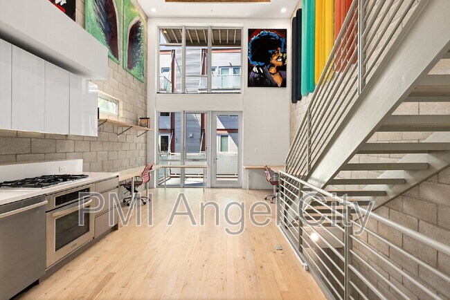 Foto del edificio - 3450 Cahuenga Blvd W