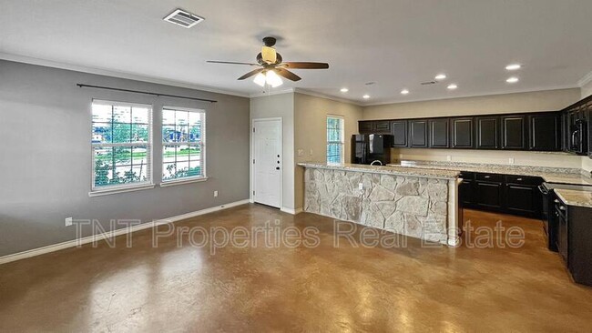 Building Photo - 315 Deacon Dr W
