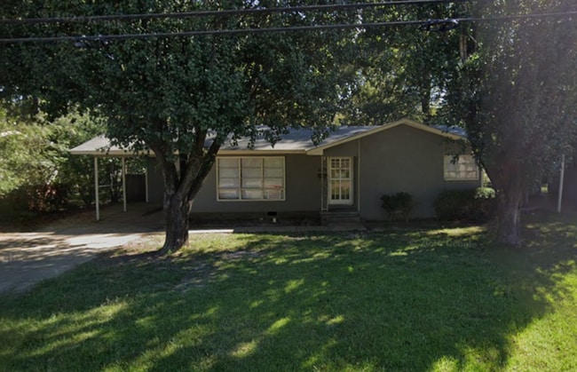 Building Photo - 3024 Oak Forest Dr