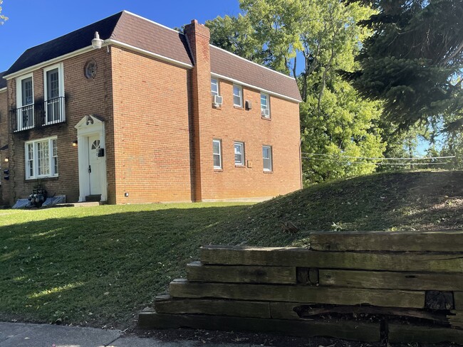 Building Photo - 601 Willow Way
