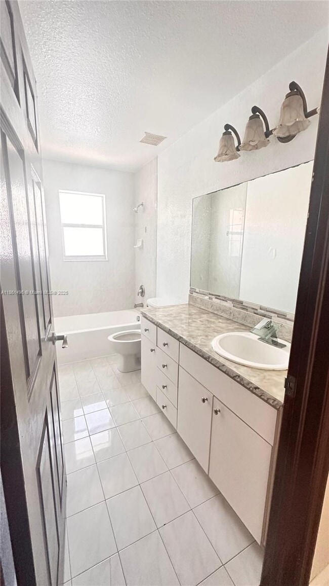 Foto del edificio - 2823 NW 106th St