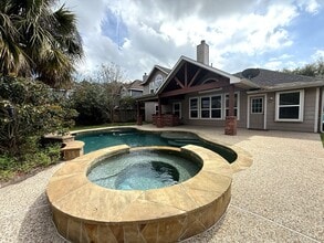 Building Photo - 1927 Enchanted Park Dr