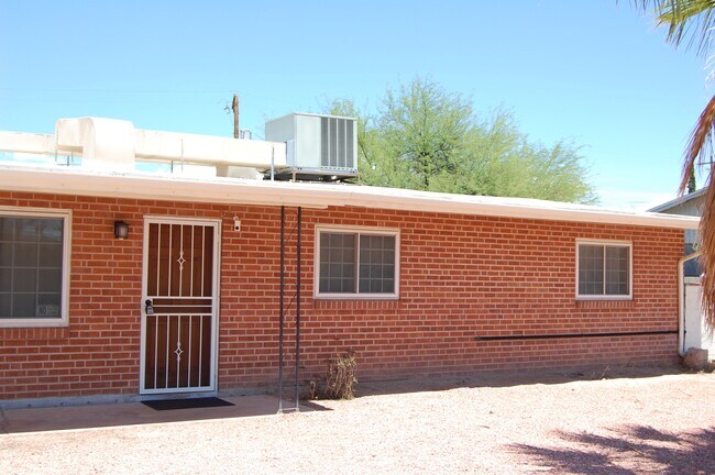 Foto del edificio - 5843 E 19th St