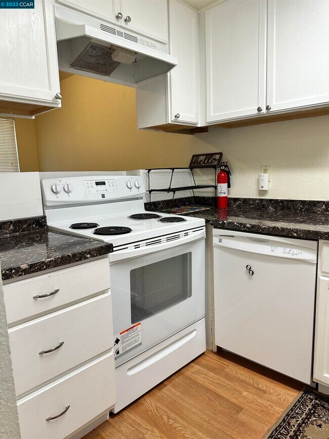 Foto del edificio - 3641 Clayton Rd