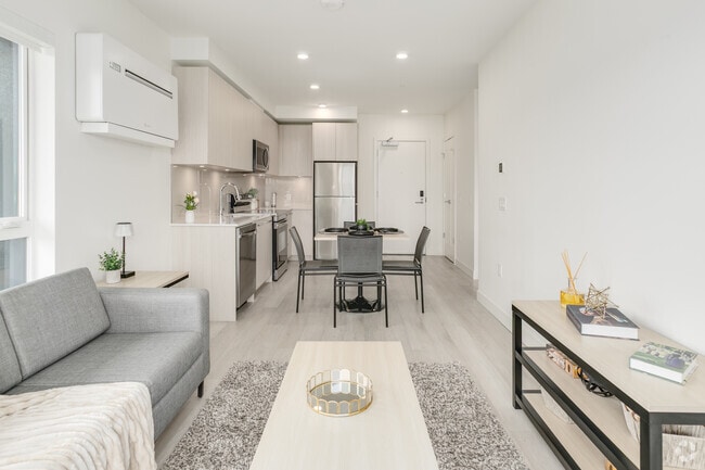 2BR, 2BA - 779SF - University Heights