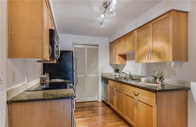 Kitchen - 3045 20th Ave W