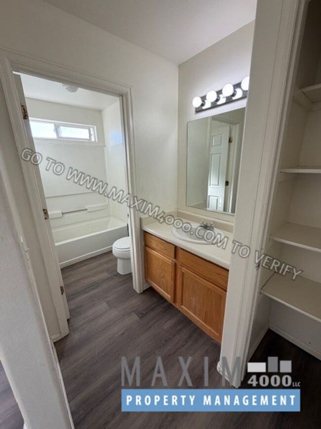 Building Photo - 483 David Ct