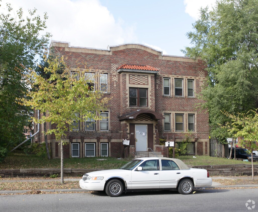 Building Photo - 2653 Lyndale Ave N