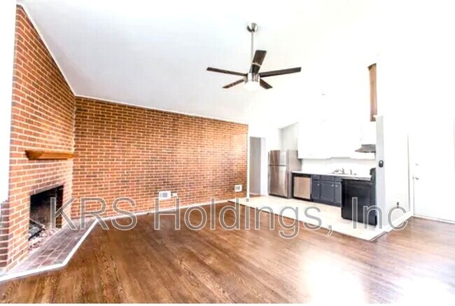 Foto del edificio - 103 Middleboro Pl