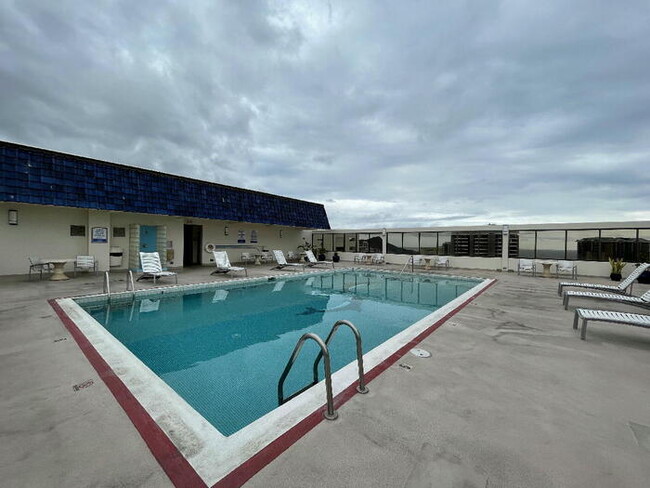 Foto del edificio - VILLA ON EATON SQ studio w/pkg, sec, centr...