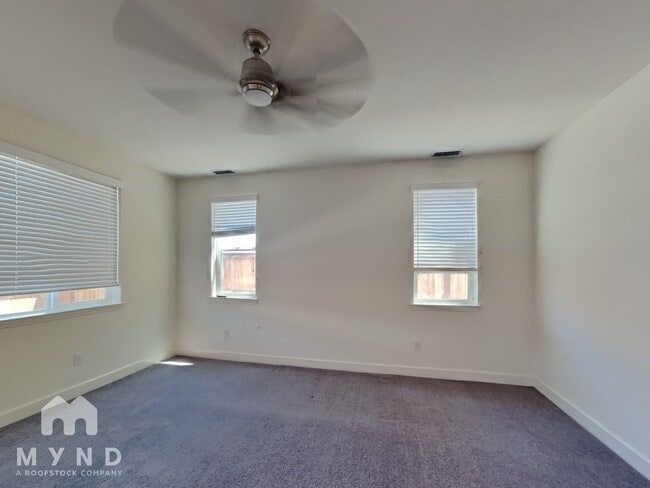 Building Photo - 6130 Red Sun Dr