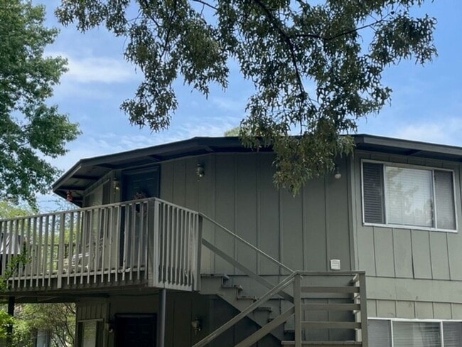 Building Photo - 1BR/1BA With Bonus Room