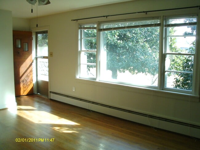 Foto del edificio - 7283 Barnette Ave