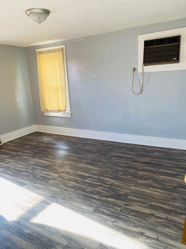Foto del edificio - 2 br, 1 bath House - 9 Madonna Dr. Apt. 2