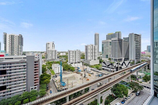 Foto del edificio - 999 SW 1st Ave