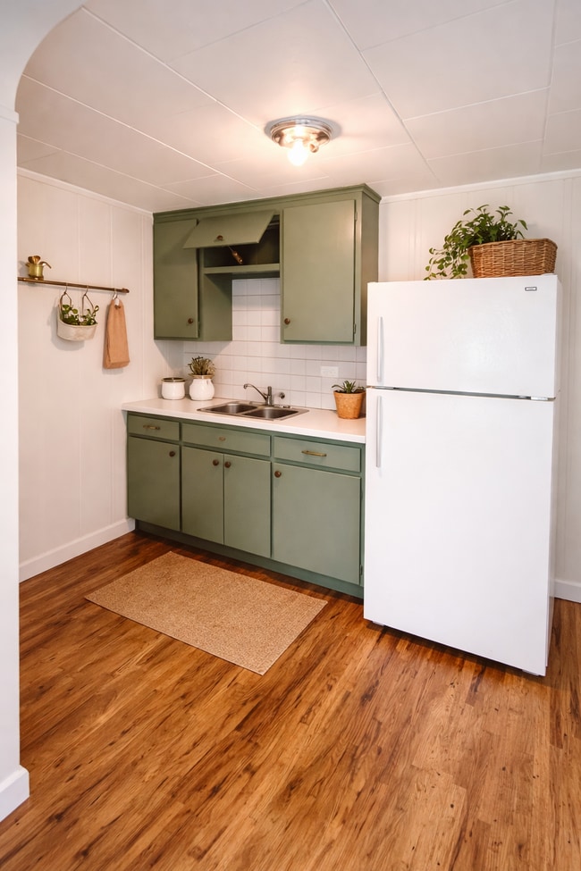 Building Photo - 801 E Lakeside Ave