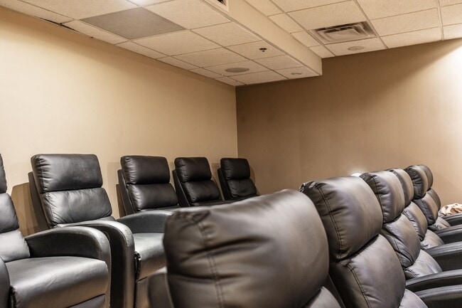 Photo du bâtiment - 798 Richmond Street West