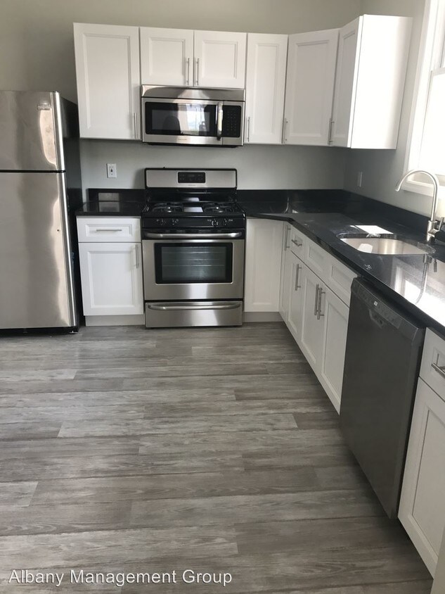 Foto principal - 497 Yates St