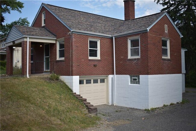 Building Photo - 905 Burchfield Rd