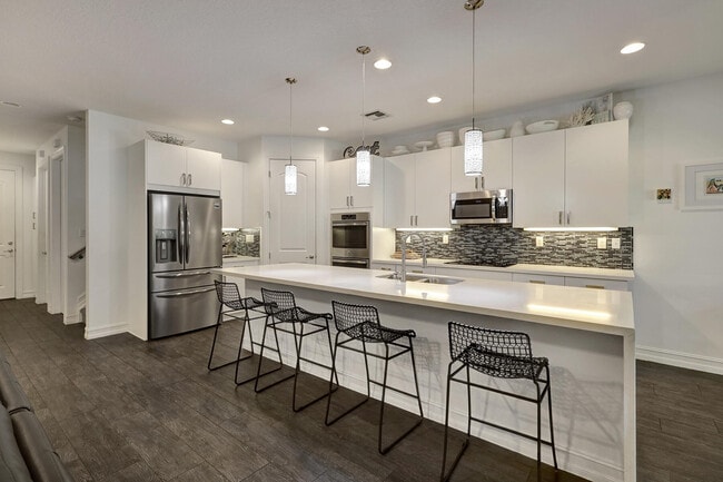 Building Photo - 100 NW 69th Cir