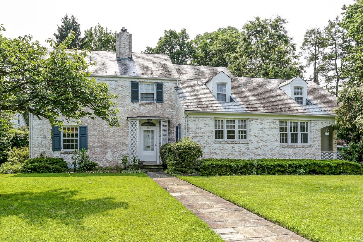 Primary Photo - 4 bedroom, 2.5 bathroom home in Camp Hill