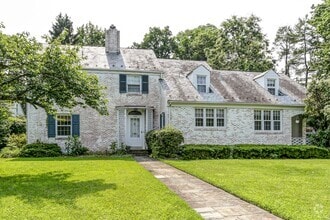 Building Photo - 384 N 26th St