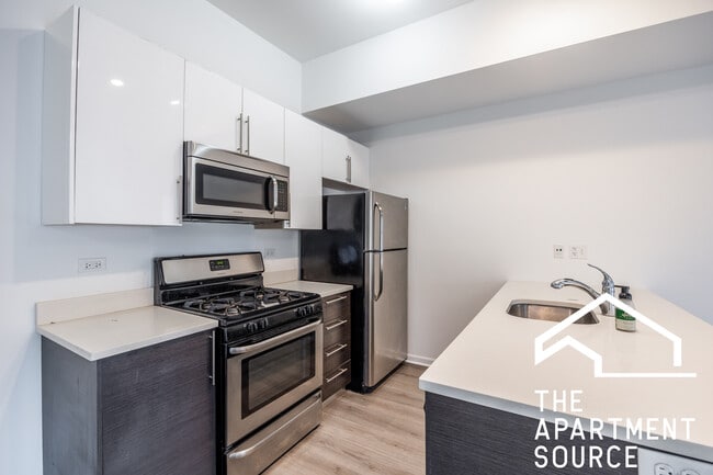 Building Photo - 2022 S Throop St