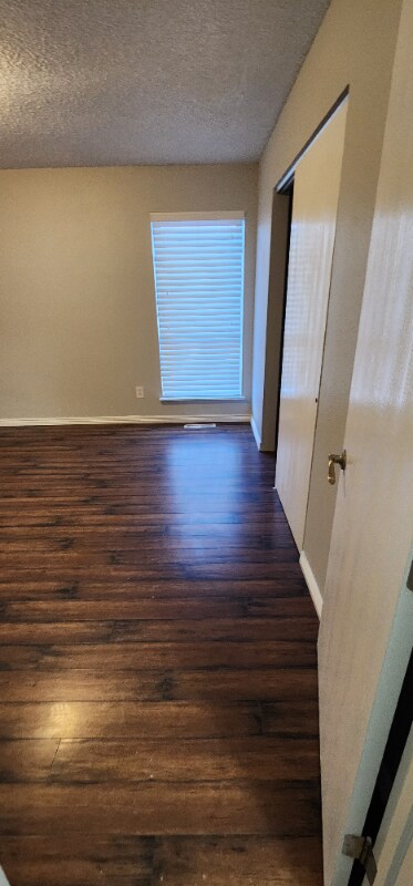 Foto del edificio - 300 Cottonwood Ln