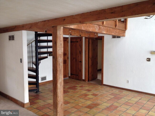 Building Photo - 29 Wawaset Farm Ln