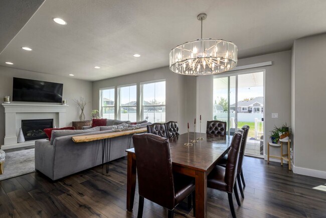 Foto del edificio - Beautiful Home In Clinton Area!