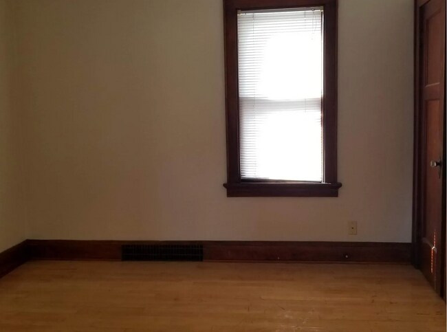 Foto del edificio - 228 E Smith St