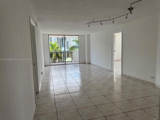 Building Photo - 6039 Collins Ave