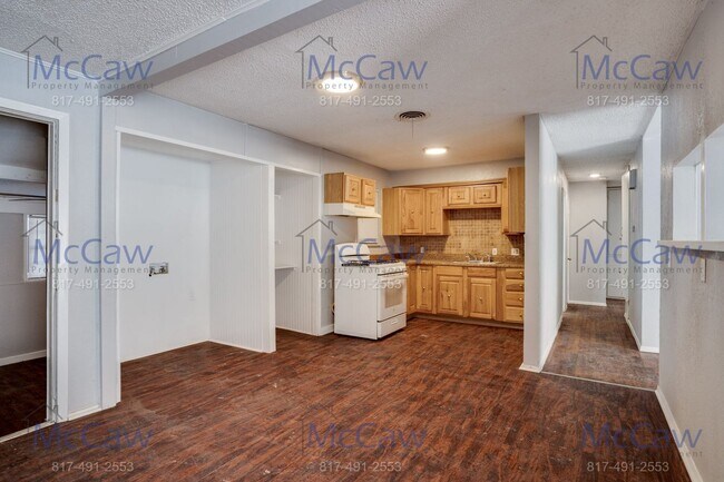 Building Photo - Spacious 4/1.5 in Wichita Falls!