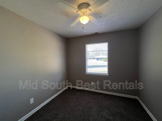 Building Photo - 479 Lillian Dr