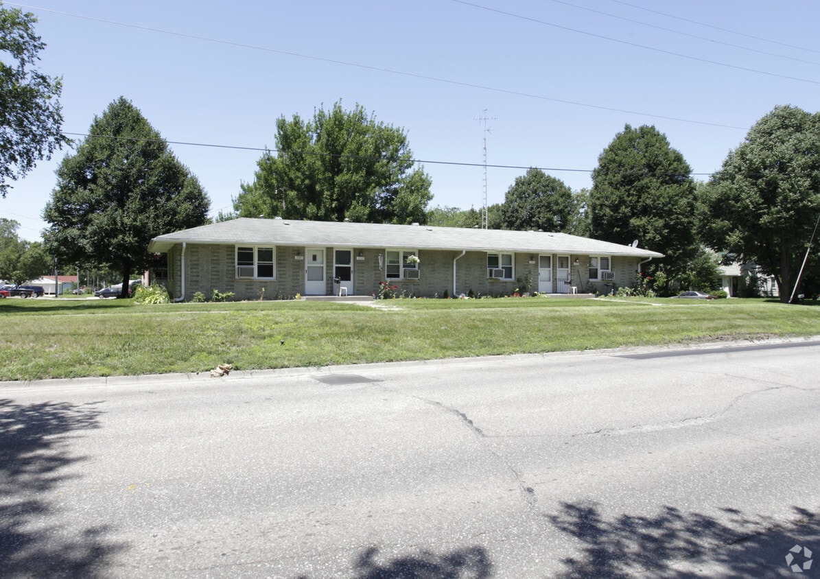 Primary Photo - 3329-3335 N 48th St