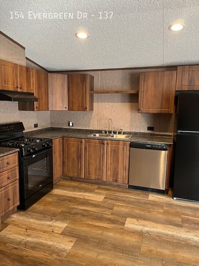 Foto del edificio - 154 Evergreen Dr