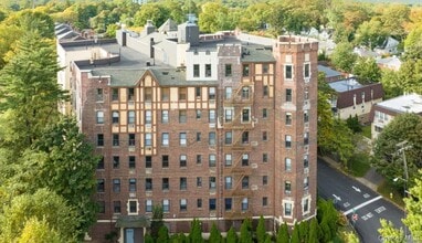 Building Photo - 2 Spruce St