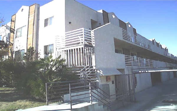 Building Photo - 12619 Vanowen St