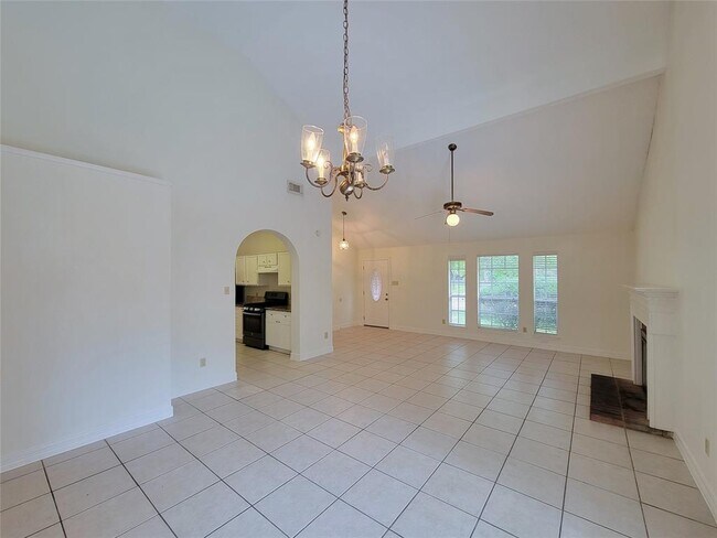 Foto del edificio - 5319 Pine Cliff Dr