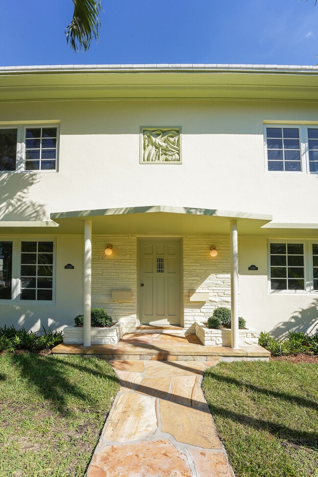 Foto del edificio - 3705 Ponce de Leon Blvd