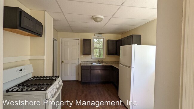 Foto del edificio - 3 br, 1 bath House - 384 Iona Ave.