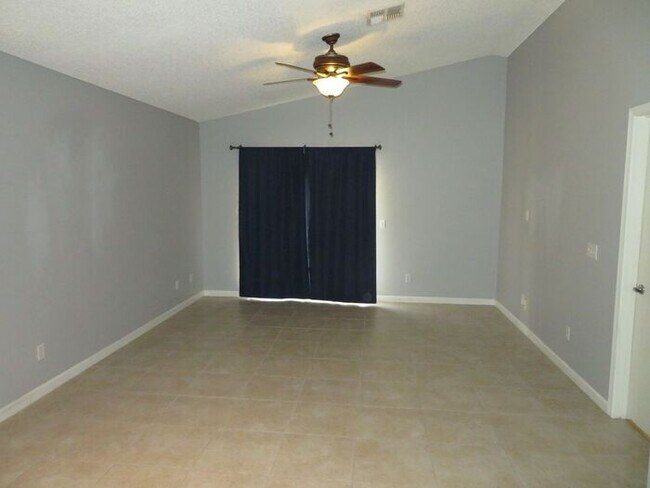 Building Photo - 1120 N Val Vista Dr