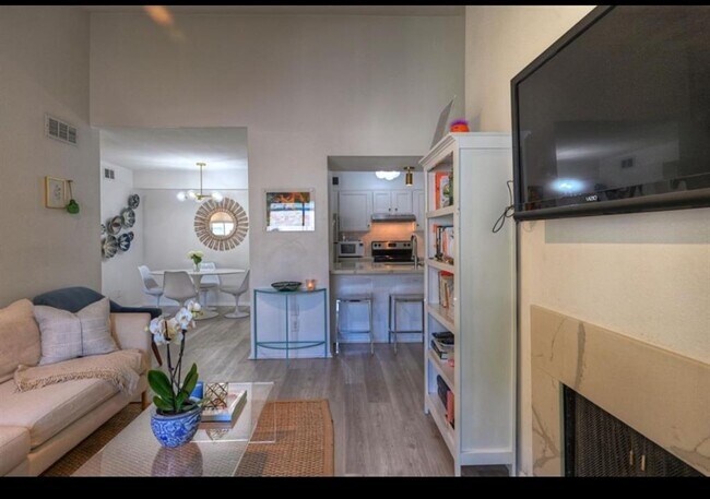 Foto del edificio - 7138 N Holiday Dr