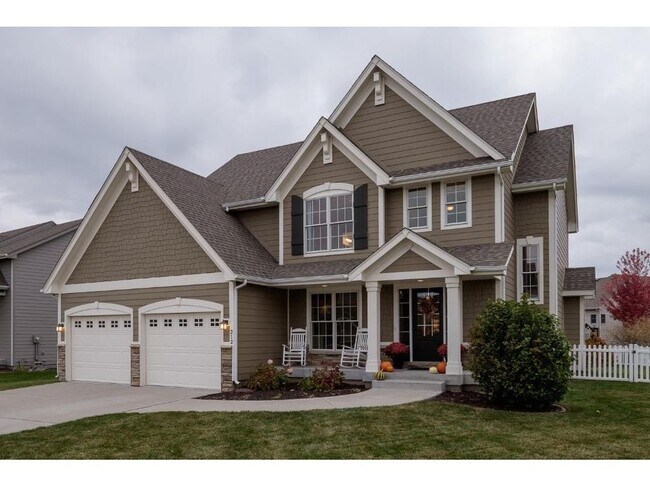 Building Photo - 212 SW Oakmont Dr