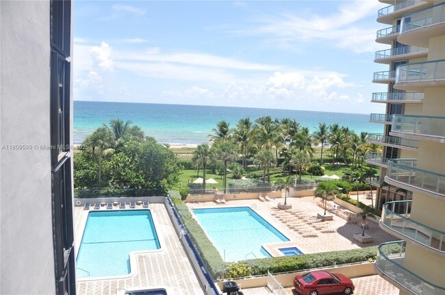 Foto del edificio - 8877 Collins Ave