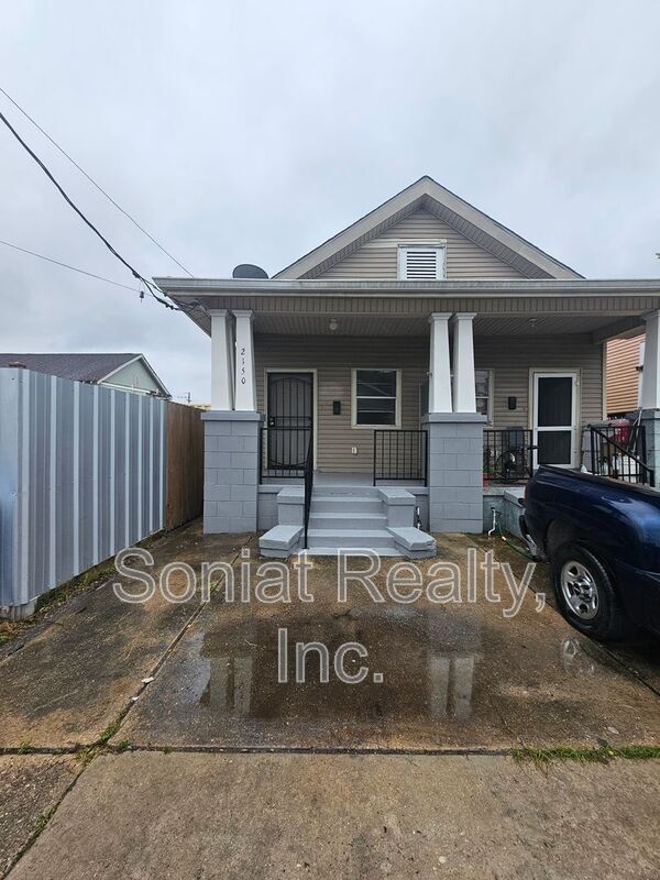 Primary Photo - 2150 Hope St